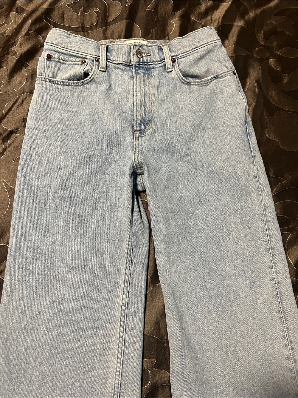 Abercrombie & Fitch The 90s Relaxed Jean High Rise Classic Lt Wash Women’s 28S